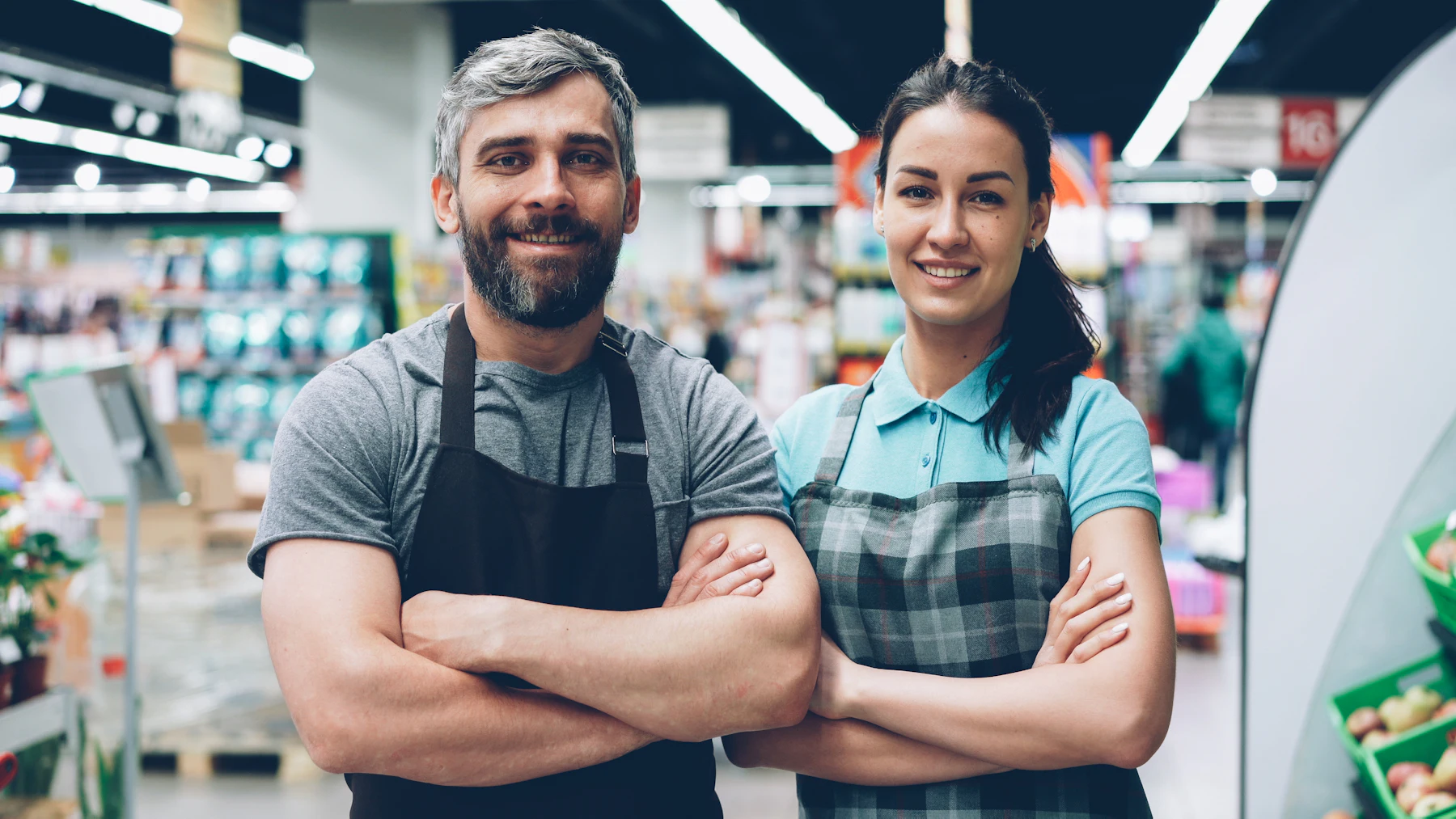Two employees in a grocery store.